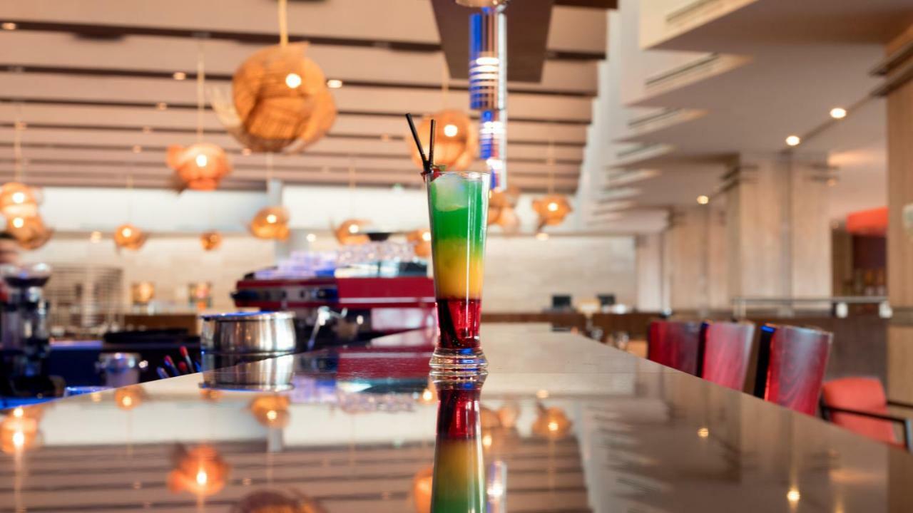 Mds Hotel Calama Ngoại thất bức ảnh A layered cocktail